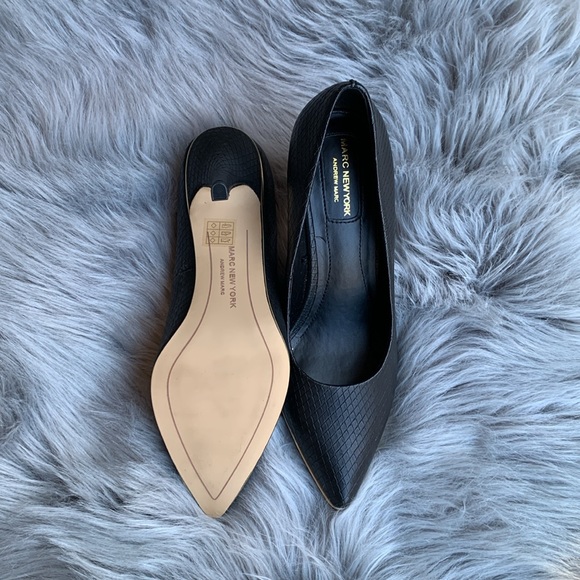 Andrew Marc New York Snakeskin Textured ,size 6M ,Black. - Picture 4 of 6